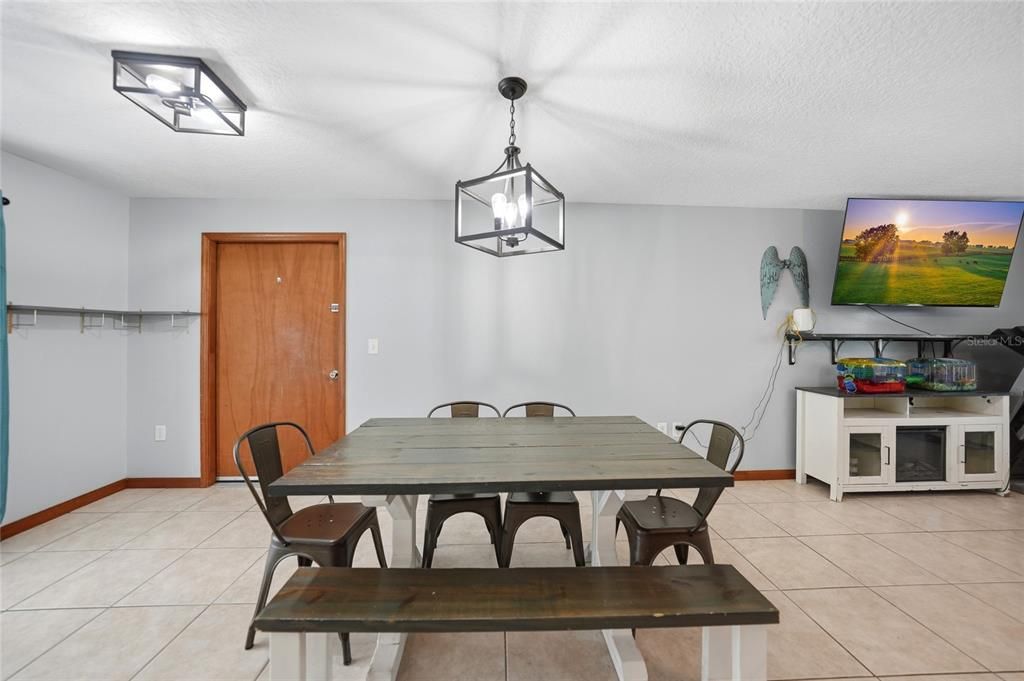 For Sale: $425,000 (3 beds, 2 baths, 1484 Square Feet)