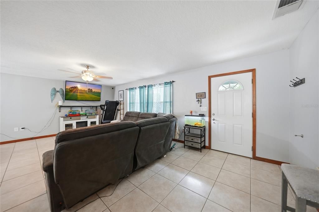 For Sale: $425,000 (3 beds, 2 baths, 1484 Square Feet)