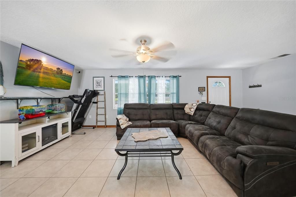 For Sale: $425,000 (3 beds, 2 baths, 1484 Square Feet)