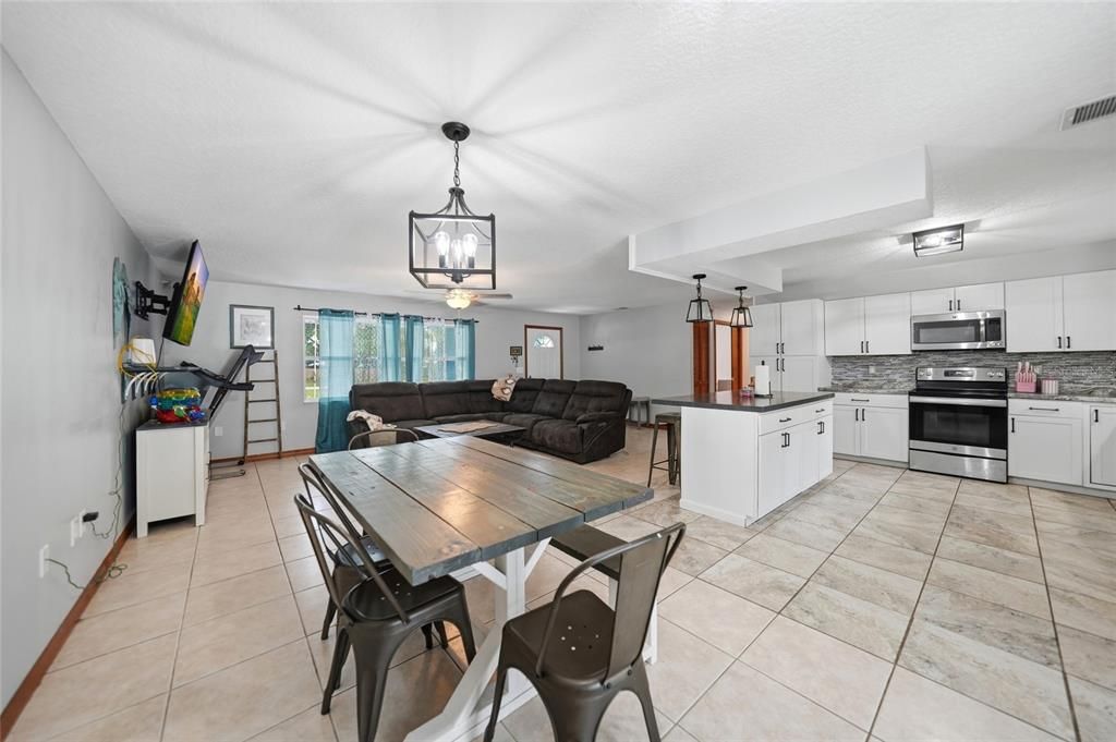 For Sale: $425,000 (3 beds, 2 baths, 1484 Square Feet)
