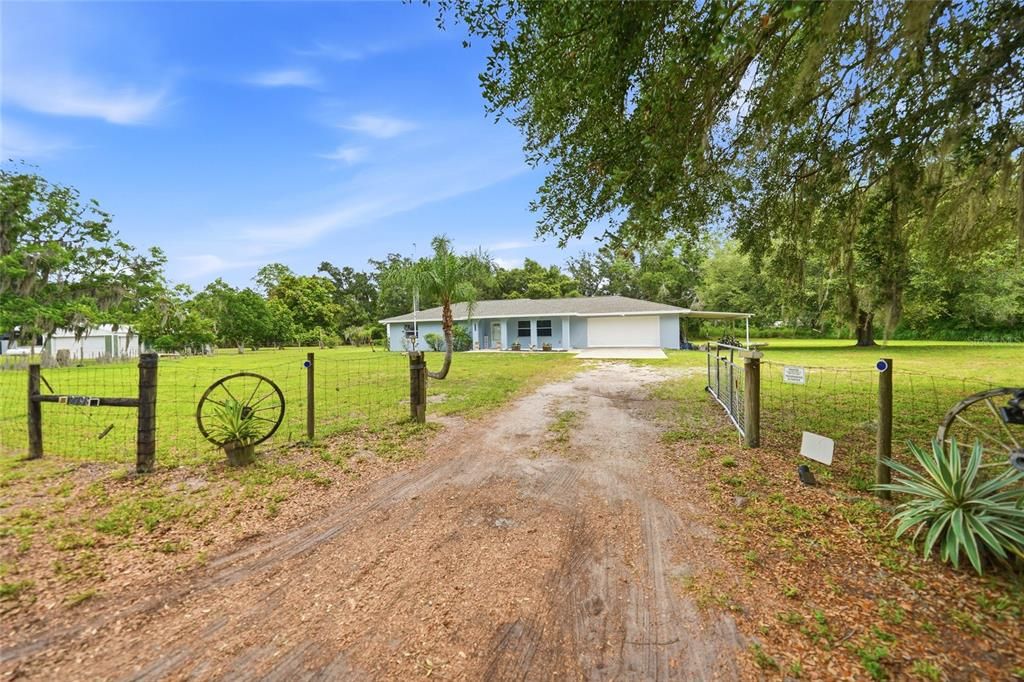 For Sale: $425,000 (3 beds, 2 baths, 1484 Square Feet)