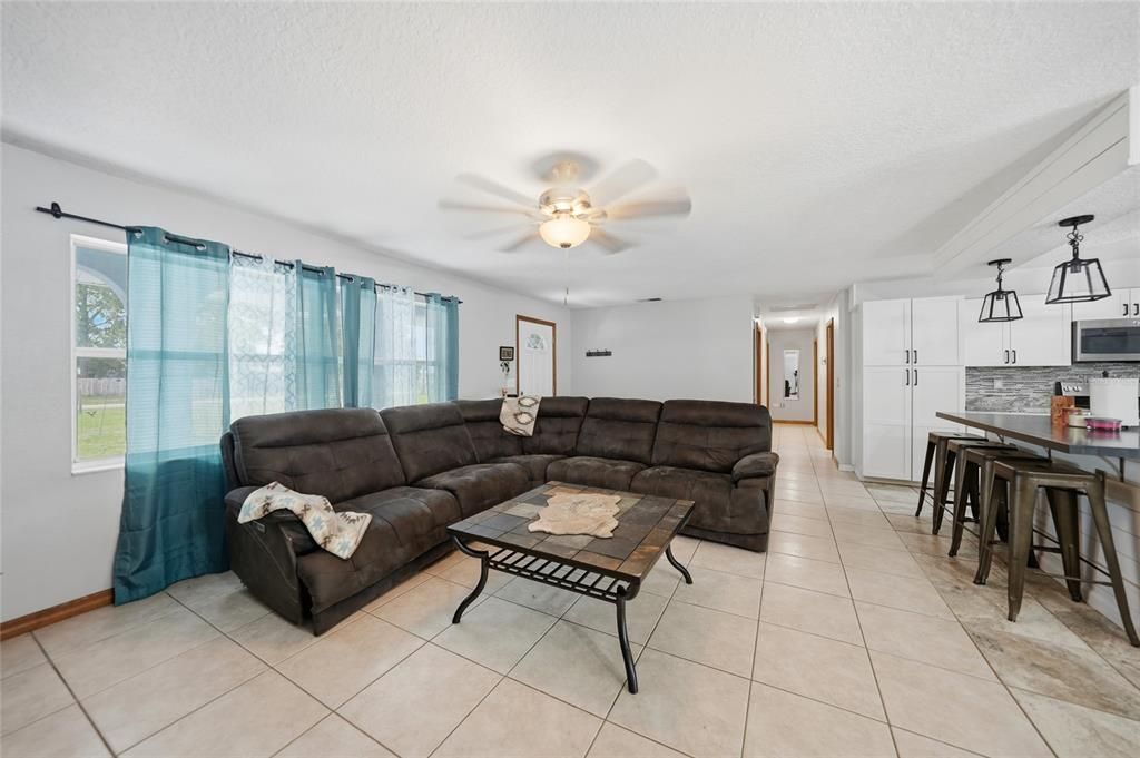 For Sale: $425,000 (3 beds, 2 baths, 1484 Square Feet)