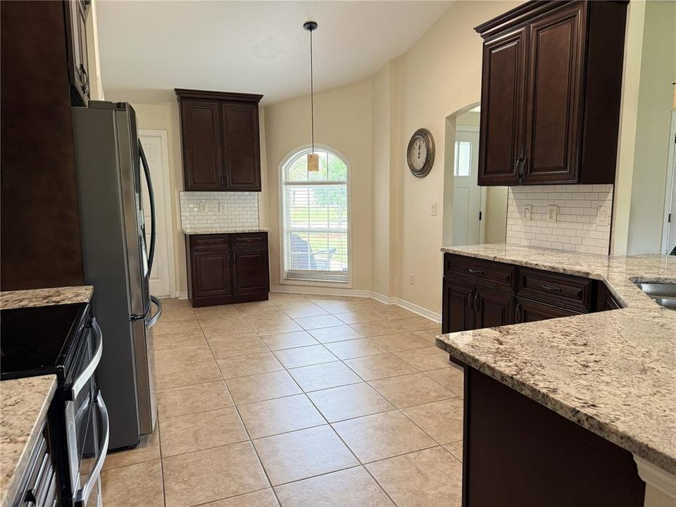 For Sale: $410,000 (4 beds, 2 baths, 1728 Square Feet)