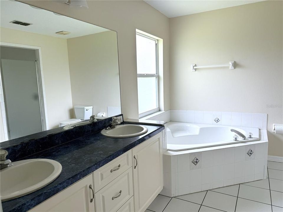For Sale: $410,000 (4 beds, 2 baths, 1728 Square Feet)