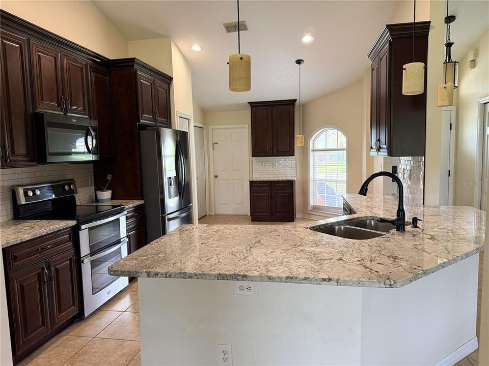 For Sale: $410,000 (4 beds, 2 baths, 1728 Square Feet)