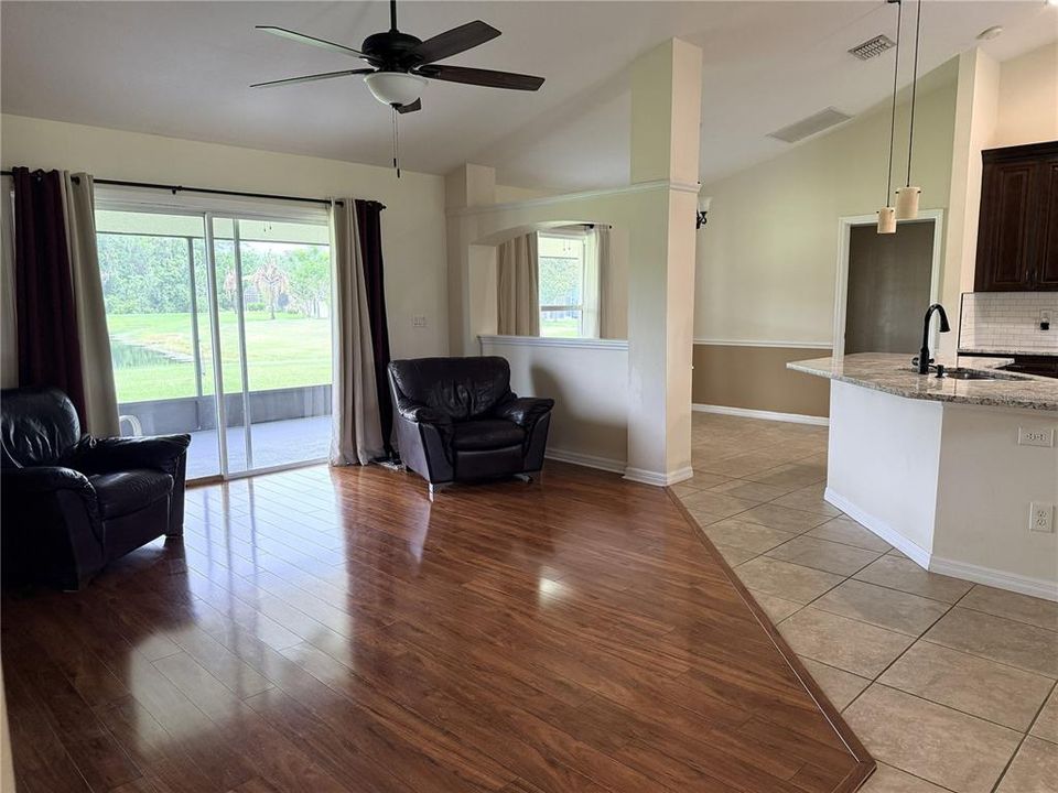For Sale: $410,000 (4 beds, 2 baths, 1728 Square Feet)