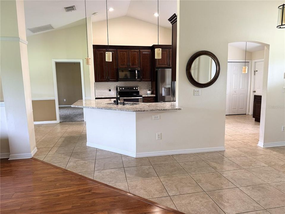 For Sale: $410,000 (4 beds, 2 baths, 1728 Square Feet)