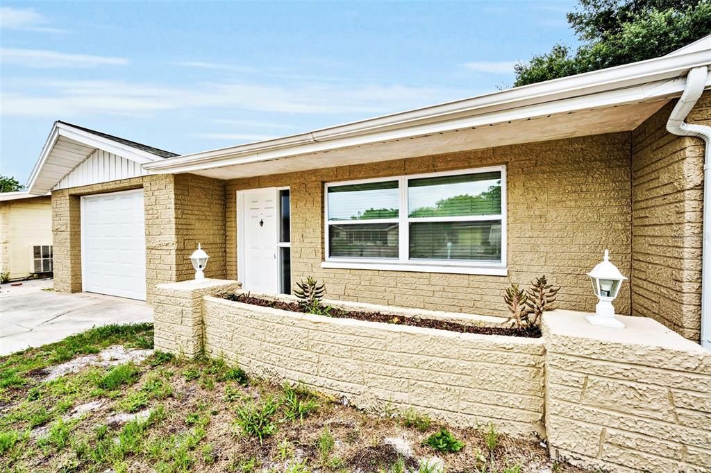 For Sale: $277,000 (2 beds, 2 baths, 1390 Square Feet)