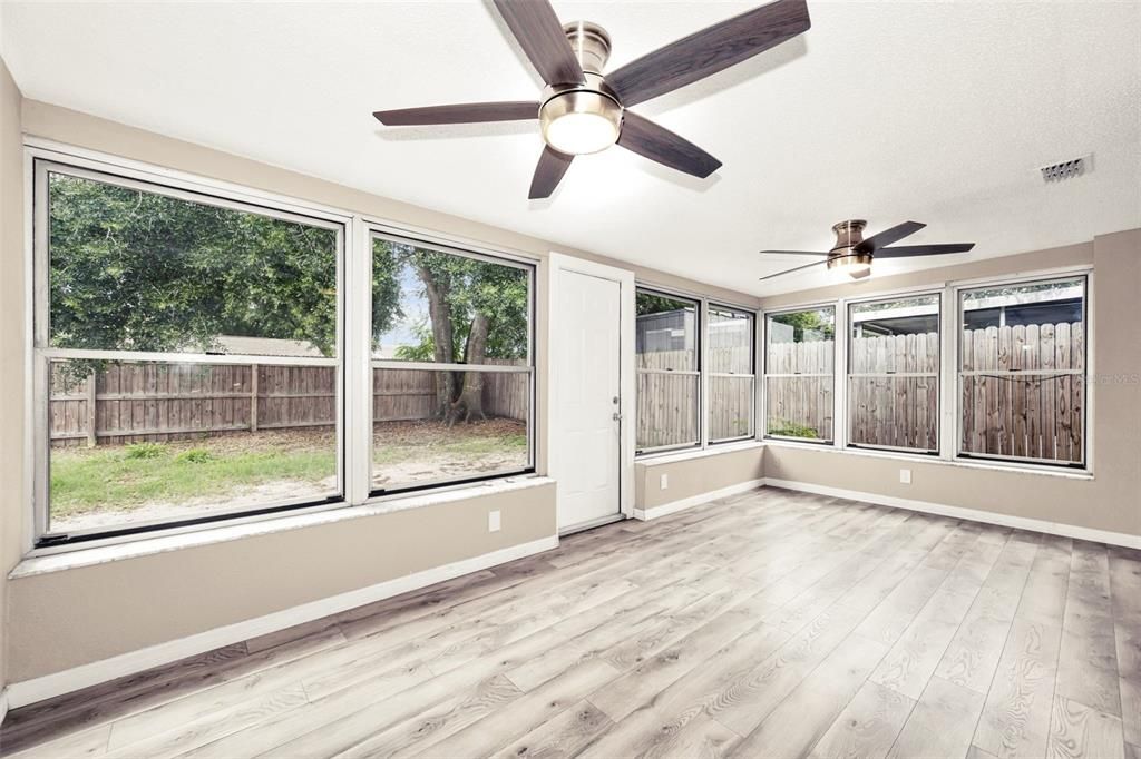 For Sale: $277,000 (2 beds, 2 baths, 1390 Square Feet)