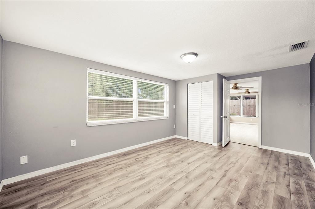 For Sale: $277,000 (2 beds, 2 baths, 1390 Square Feet)