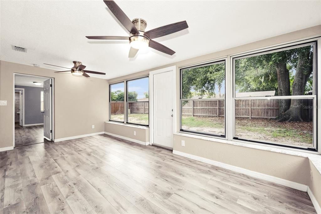 For Sale: $277,000 (2 beds, 2 baths, 1390 Square Feet)