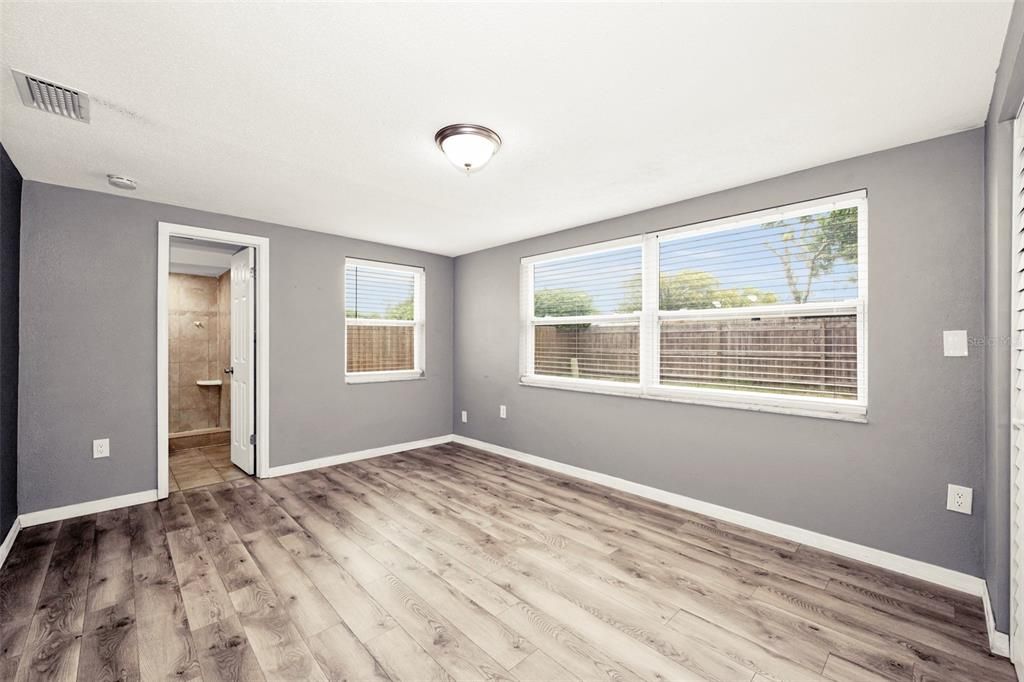 For Sale: $277,000 (2 beds, 2 baths, 1390 Square Feet)