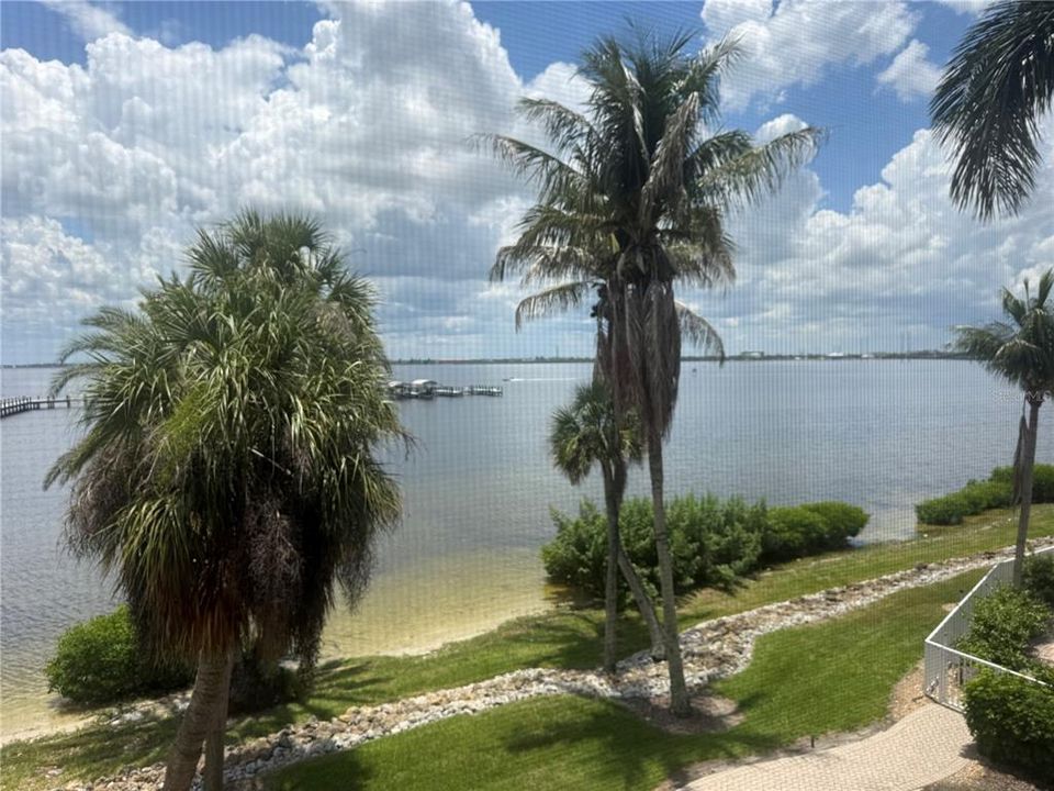 For Rent: $1,900 (3 beds, 2 baths, 1759 Square Feet)