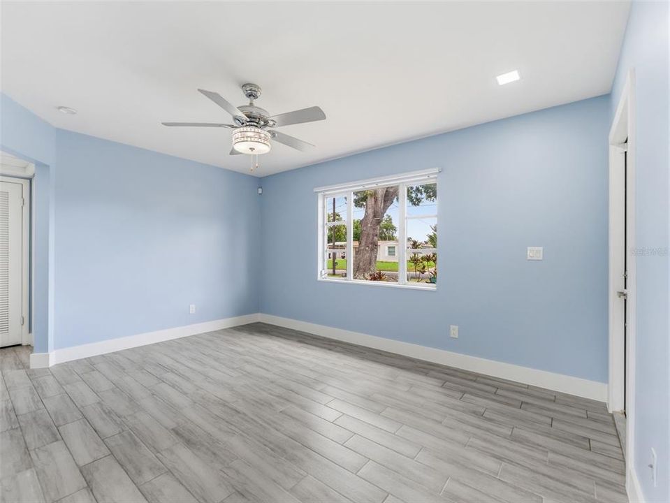 For Sale: $429,000 (3 beds, 2 baths, 1072 Square Feet)
