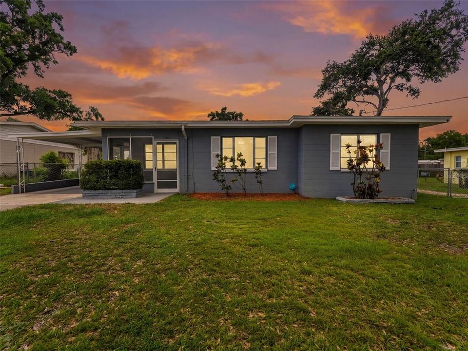 For Sale: $429,000 (3 beds, 2 baths, 1072 Square Feet)