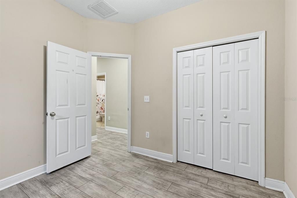 For Sale: $377,000 (4 beds, 2 baths, 1938 Square Feet)