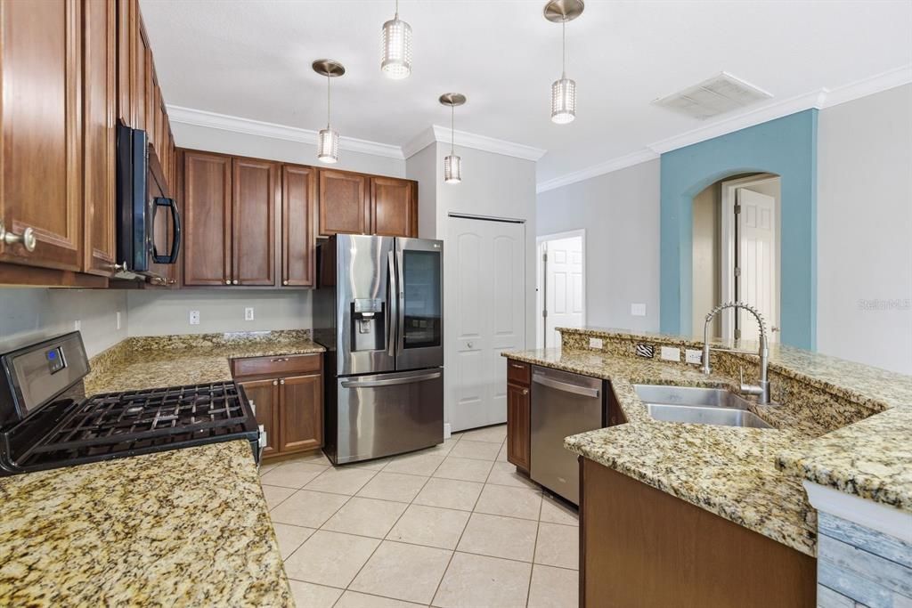 For Sale: $377,000 (4 beds, 2 baths, 1938 Square Feet)