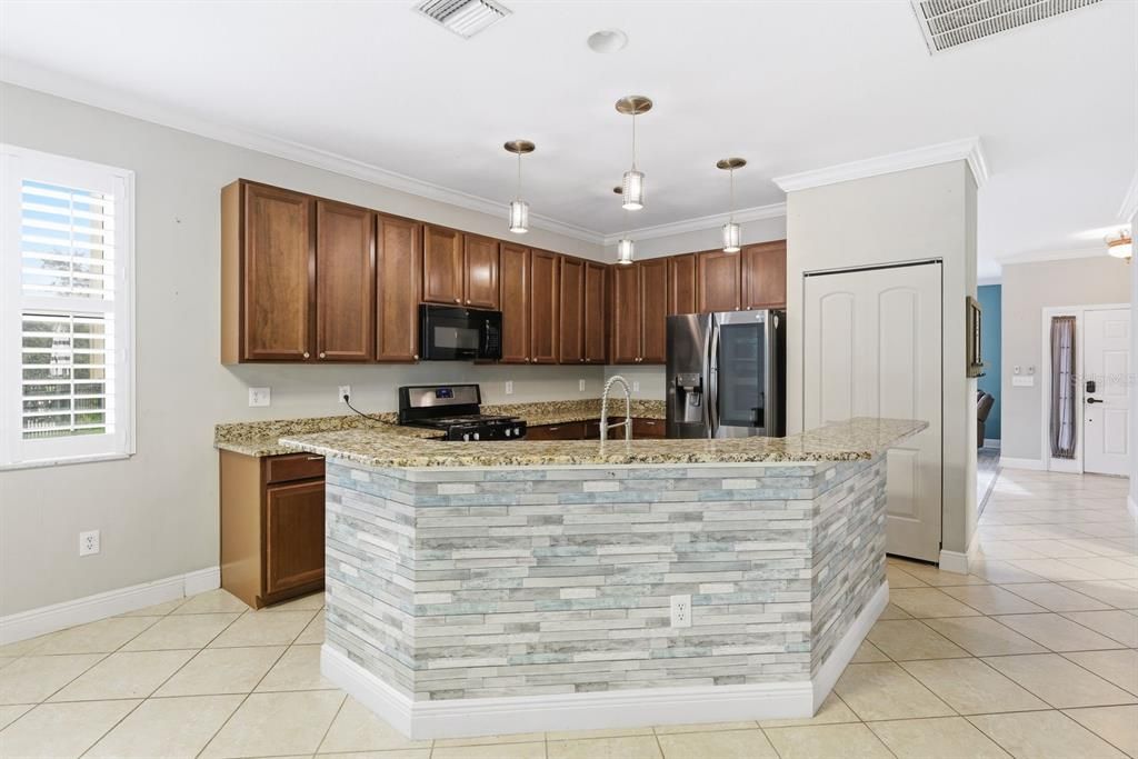 For Sale: $377,000 (4 beds, 2 baths, 1938 Square Feet)