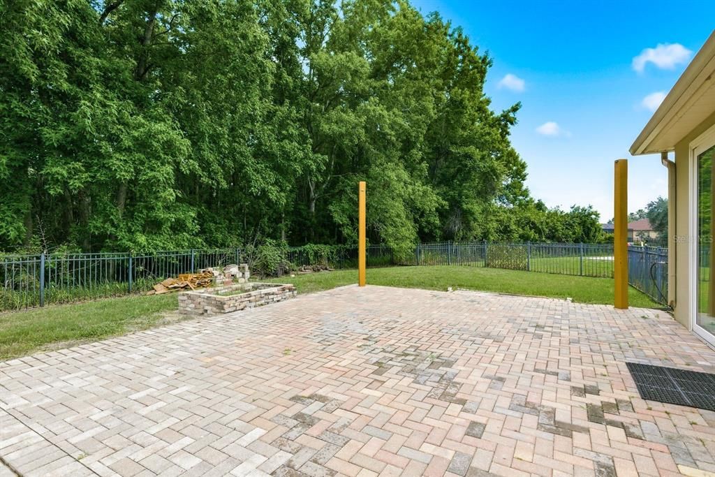 For Sale: $377,000 (4 beds, 2 baths, 1938 Square Feet)