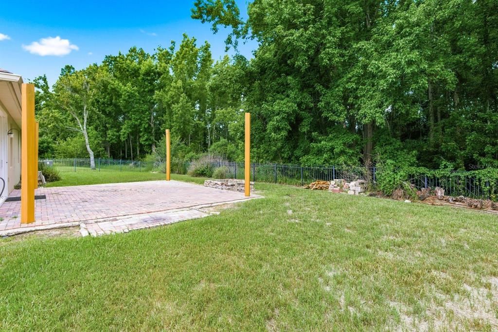For Sale: $377,000 (4 beds, 2 baths, 1938 Square Feet)