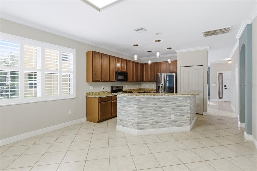 For Sale: $377,000 (4 beds, 2 baths, 1938 Square Feet)