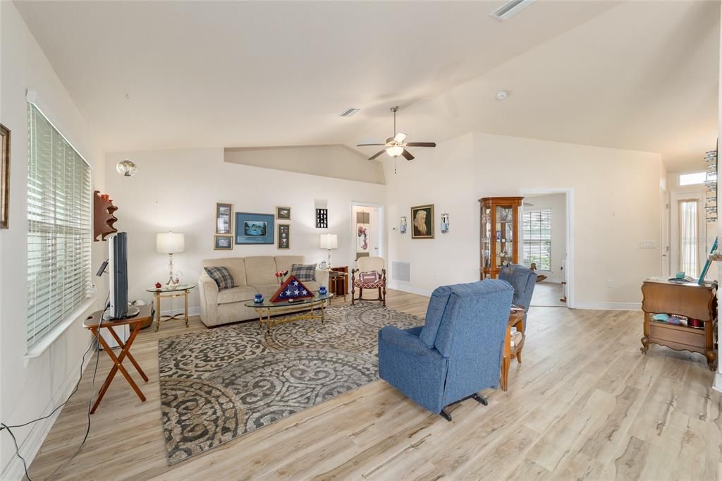 For Sale: $317,000 (4 beds, 2 baths, 1762 Square Feet)