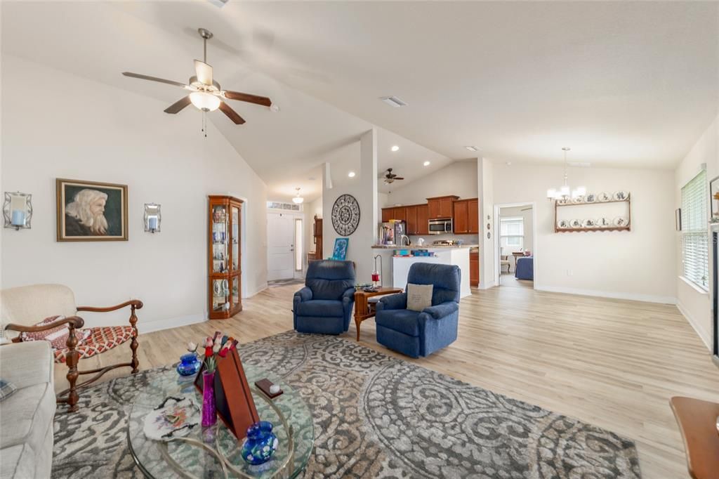 For Sale: $317,000 (4 beds, 2 baths, 1762 Square Feet)