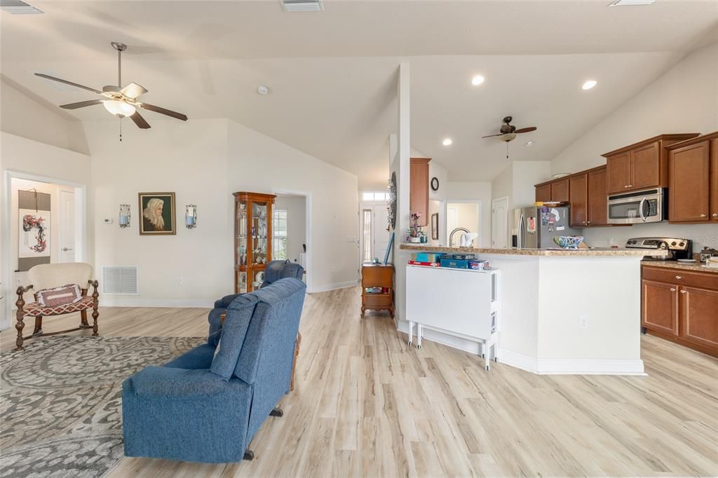 For Sale: $317,000 (4 beds, 2 baths, 1762 Square Feet)