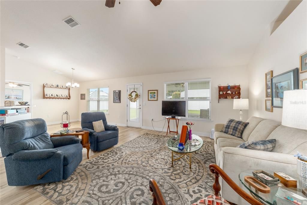 For Sale: $317,000 (4 beds, 2 baths, 1762 Square Feet)