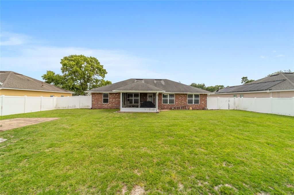 For Sale: $317,000 (4 beds, 2 baths, 1762 Square Feet)