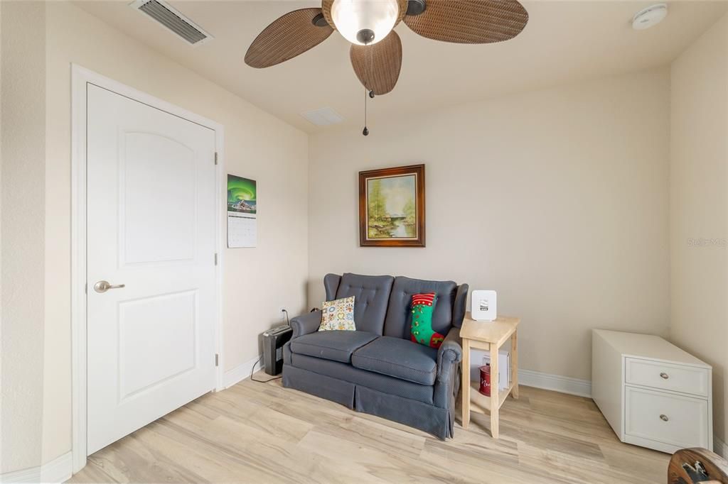 For Sale: $317,000 (4 beds, 2 baths, 1762 Square Feet)