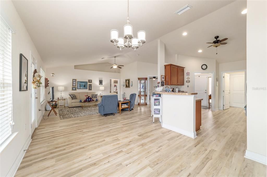 For Sale: $317,000 (4 beds, 2 baths, 1762 Square Feet)