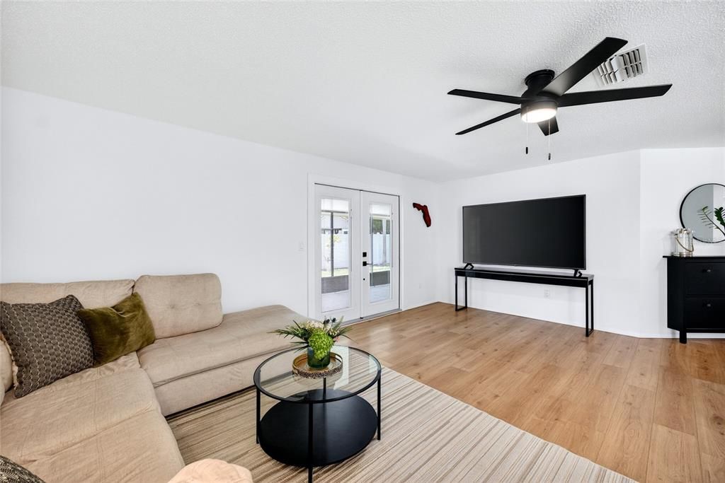 For Sale: $350,000 (3 beds, 2 baths, 1338 Square Feet)