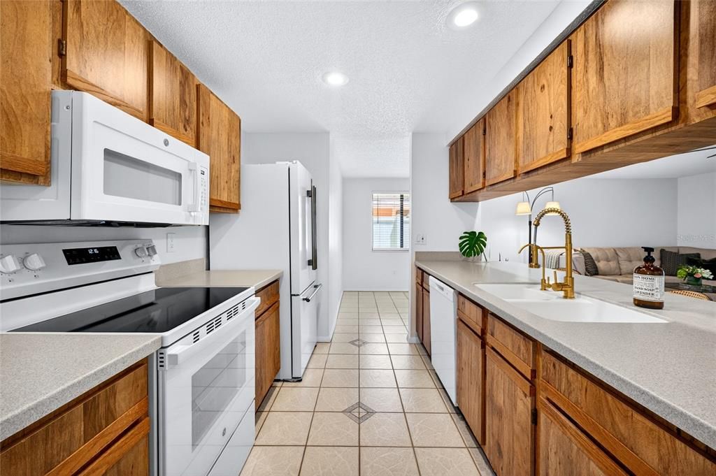 For Sale: $350,000 (3 beds, 2 baths, 1338 Square Feet)