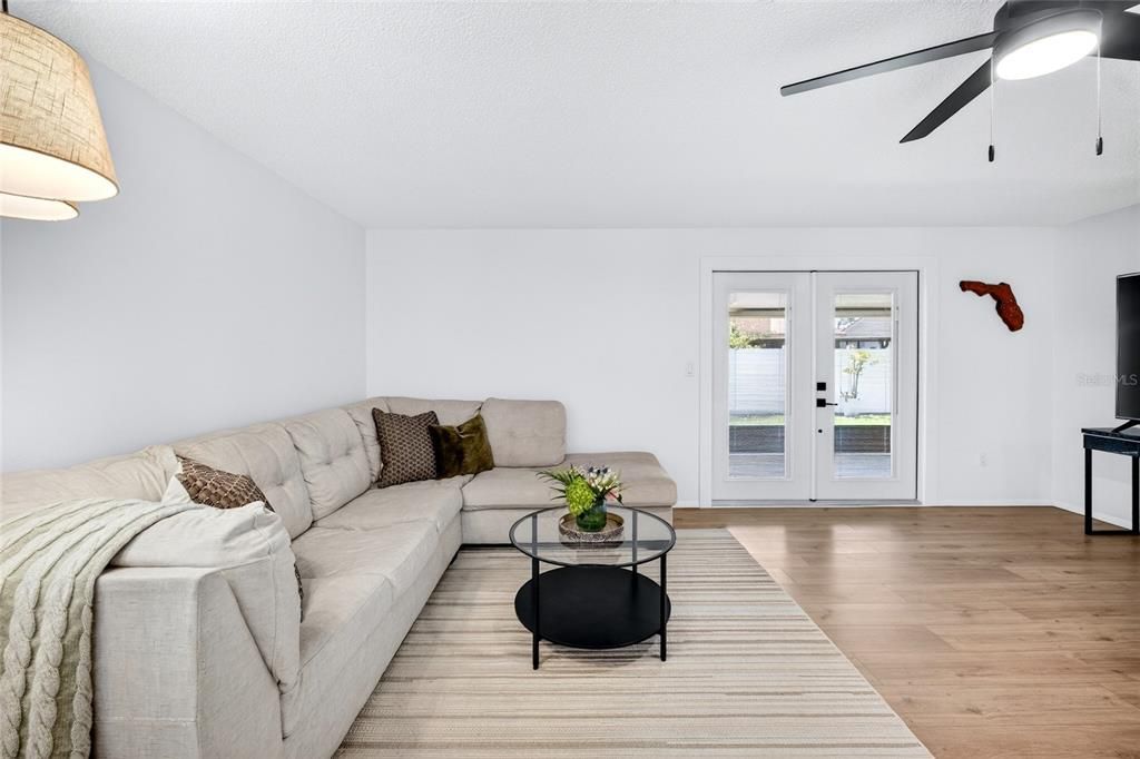 For Sale: $350,000 (3 beds, 2 baths, 1338 Square Feet)