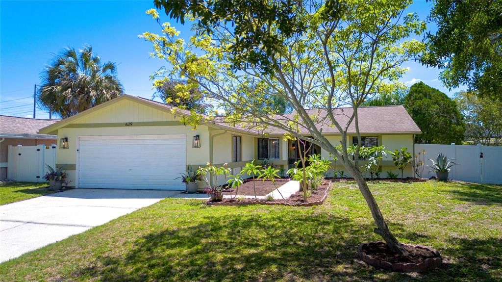 For Sale: $350,000 (3 beds, 2 baths, 1338 Square Feet)