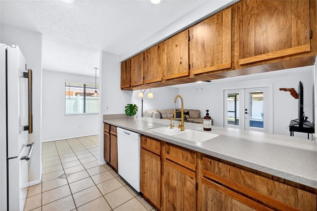 For Sale: $350,000 (3 beds, 2 baths, 1338 Square Feet)