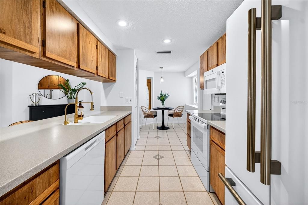 For Sale: $350,000 (3 beds, 2 baths, 1338 Square Feet)