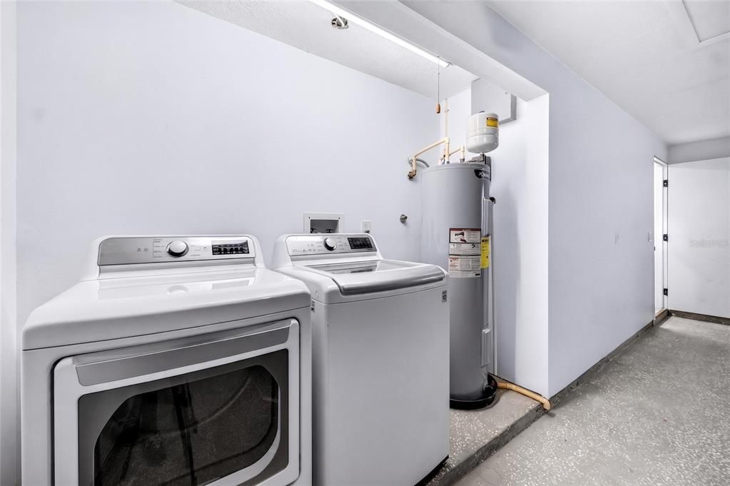 For Sale: $350,000 (3 beds, 2 baths, 1338 Square Feet)