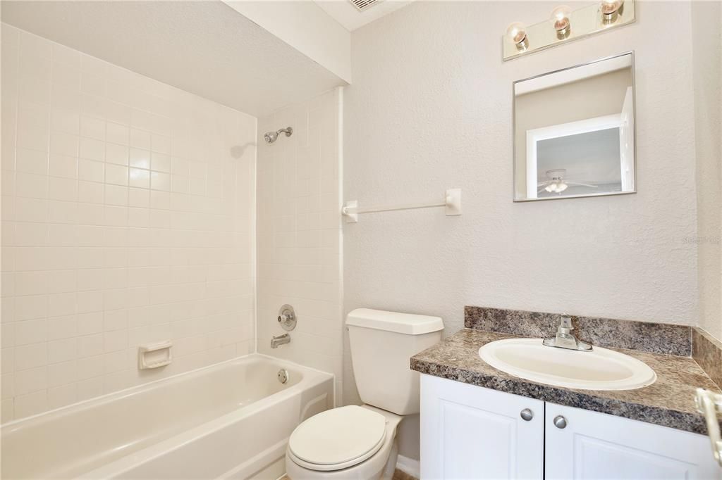 В аренду: $1,375 (2 спален, 2 ванн, 905 Квадратных фут)