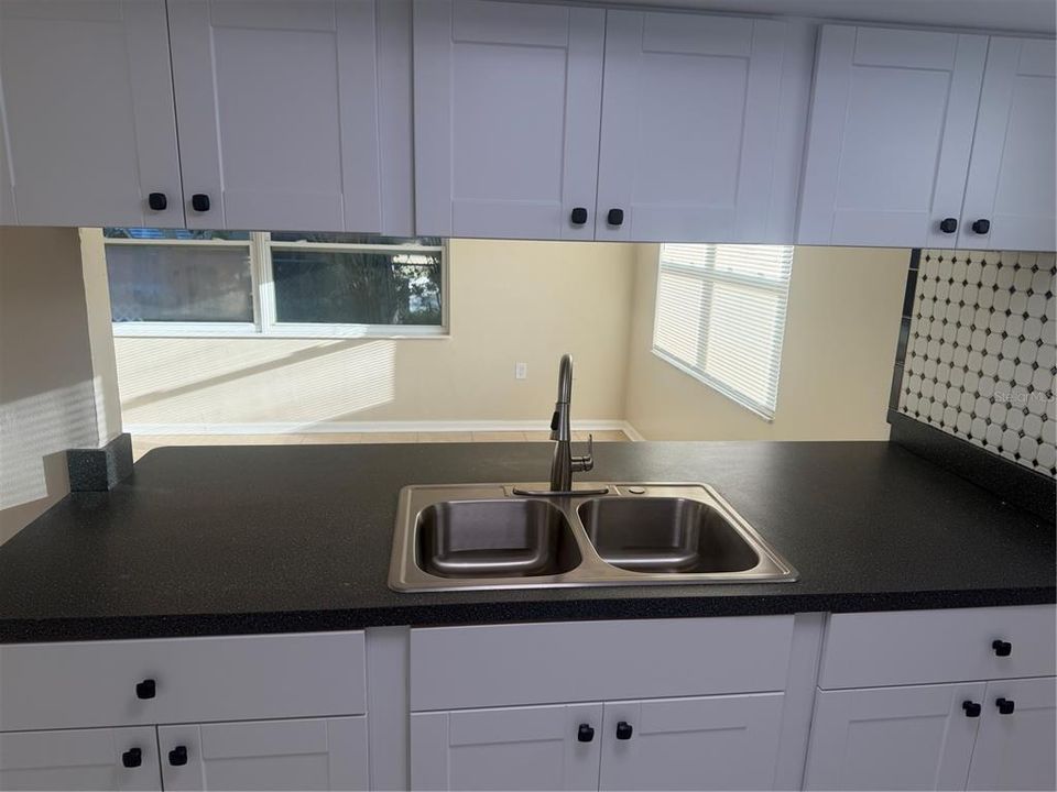 For Sale: $319,000 (3 beds, 1 baths, 1595 Square Feet)
