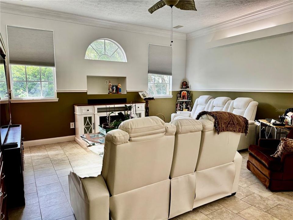 En Venta: $565,000 (3 camas, 3 baños, 2744 Pies cuadrados)