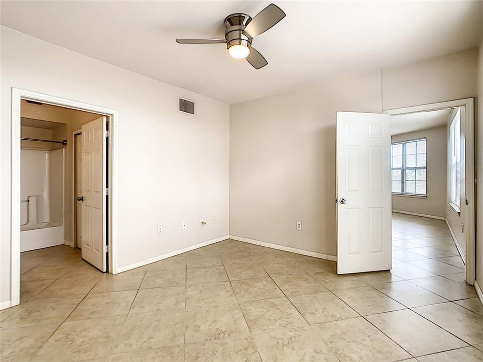 В аренду: $1,800 (2 спален, 2 ванн, 1029 Квадратных фут)