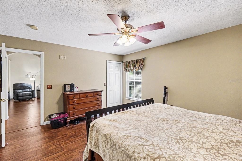 For Sale: $280,000 (3 beds, 2 baths, 1535 Square Feet)