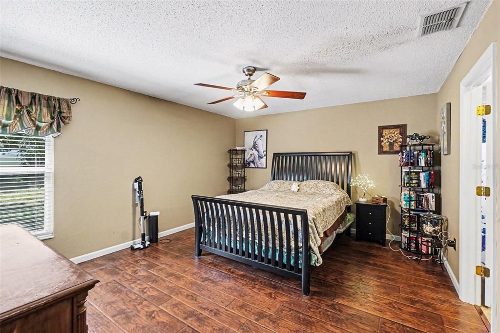 For Sale: $280,000 (3 beds, 2 baths, 1535 Square Feet)