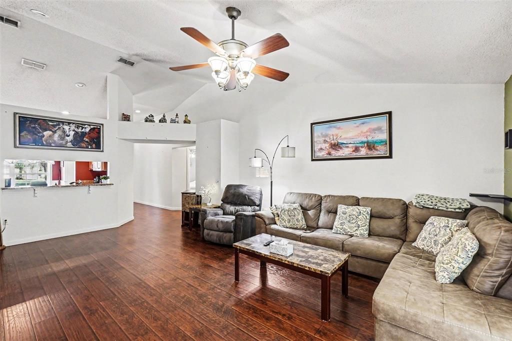 For Sale: $280,000 (3 beds, 2 baths, 1535 Square Feet)