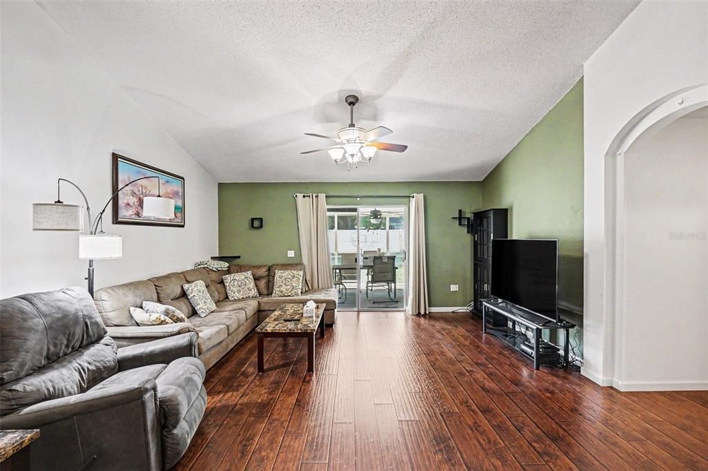 For Sale: $280,000 (3 beds, 2 baths, 1535 Square Feet)
