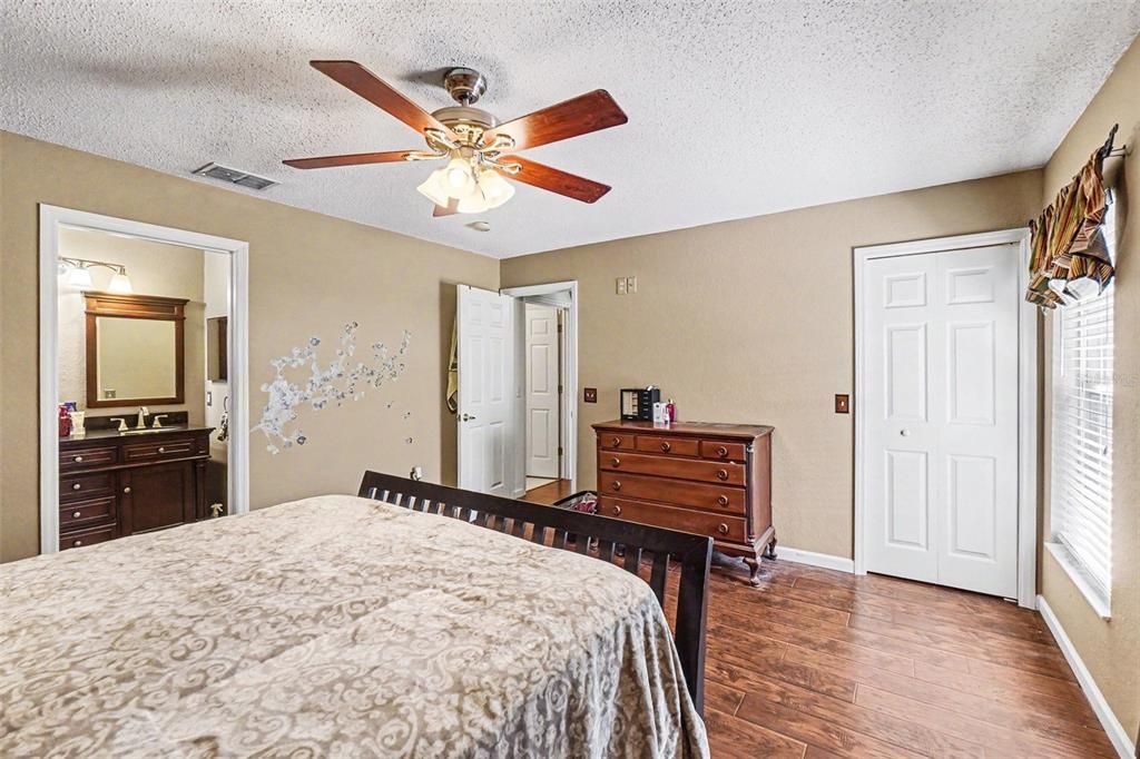 For Sale: $280,000 (3 beds, 2 baths, 1535 Square Feet)