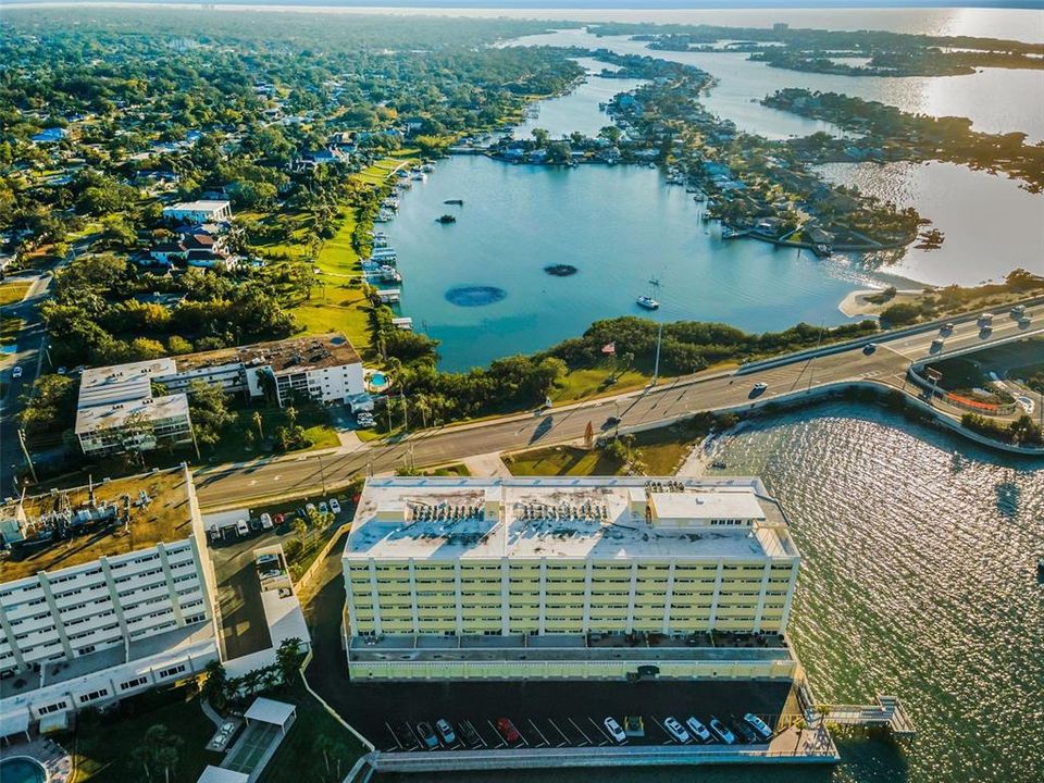 На продажу: $349,900 (1 спален, 2 ванн, 1050 Квадратных фут)