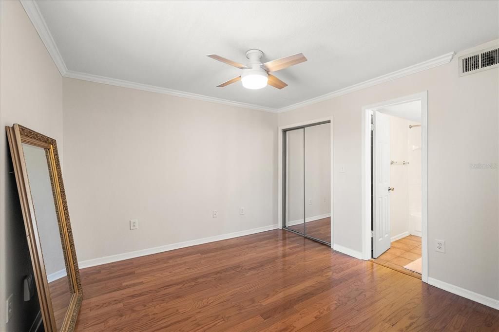 For Rent: $2,800 (2 beds, 2 baths, 966 Square Feet)